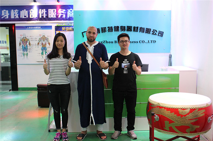 阿爾及利亞客戶(hù)來(lái)中國(guó)廣州博菲特健身器材有限公司為他們的健身房采購(gòu)商用健身器材