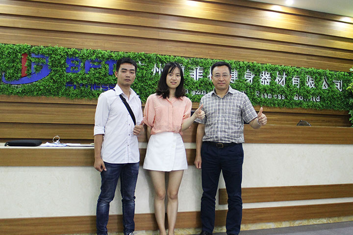 越南客戶來(lái)中國(guó)采購(gòu)健身器材