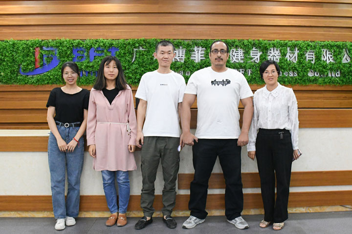 沙特客戶來(lái)中國(guó)采購(gòu)博菲特健身器材