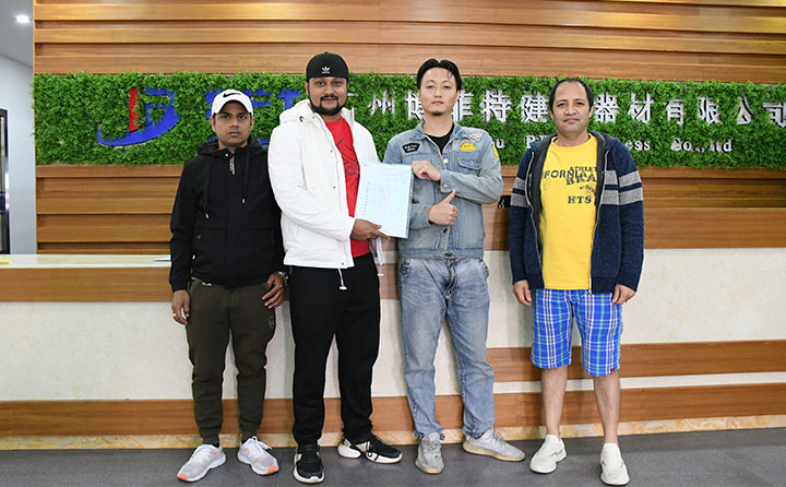尼泊爾客戶來中國(guó)采購健身器材